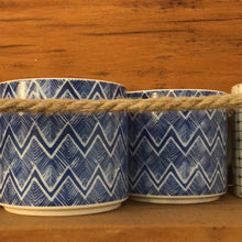 Charger l'image dans la galerie, TASSE BLEUE EN CÉRAMIQUE
